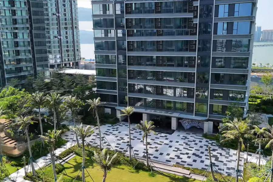 珠海世茂港珠澳口岸城，首期5万(减)，港珠澳大桥关口上盖物业，香港银行按揭，最新价单，中港专车免费上门接载睇楼