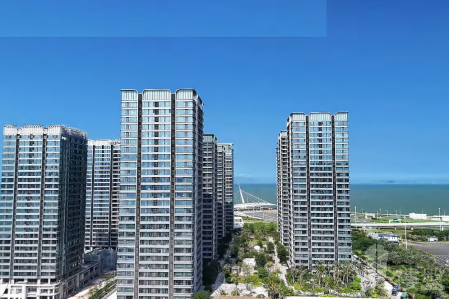 珠海世茂港珠澳口岸城，首期5万(减)，港珠澳大桥关口上盖物业，香港银行按揭，最新价单，中港专车免费上门接载睇楼