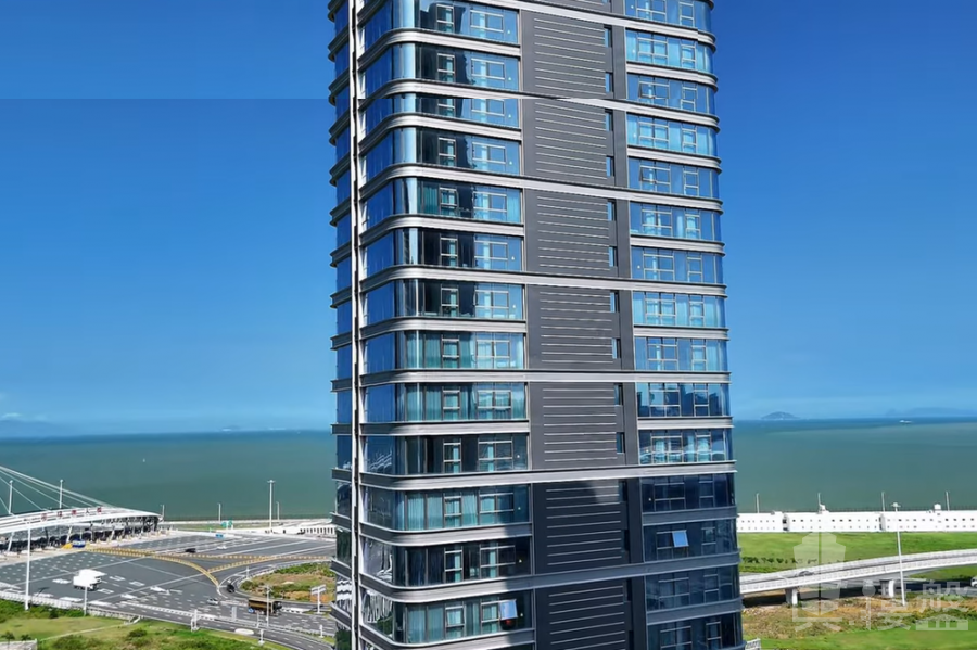 珠海世茂港珠澳口岸城，首期5万(减)，港珠澳大桥关口上盖物业，香港银行按揭，最新价单，中港专车免费上门接载睇楼